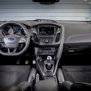 2016-Ford-Focus-RS-interior-view-03.jpg