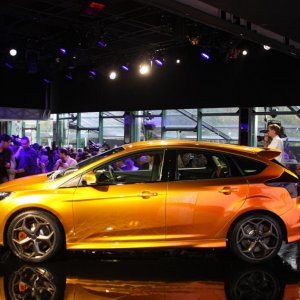 028-2012-ford-focus-st-debut.jpg