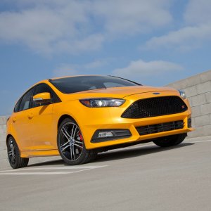 2015-Ford-Focus-ST-front-three-quarters.jpg